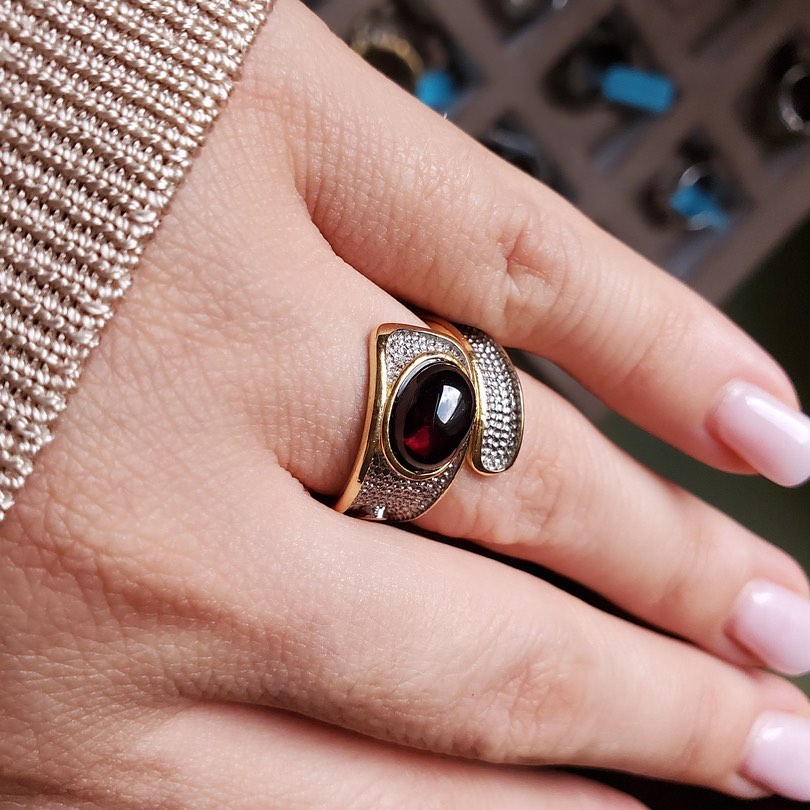 Noa Garnet Ring